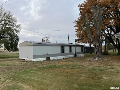 255 and 265 W Maple St, Roseville, IL 61473 - photo 2