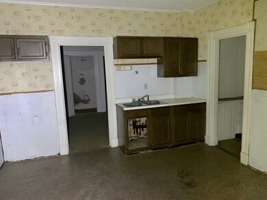 163 Pendleton Ave, Springfield, MA 01109 - photo 7