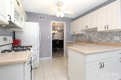 2110 Lancaster Cir unit 201A, Naperville, IL 60565 - photo 2