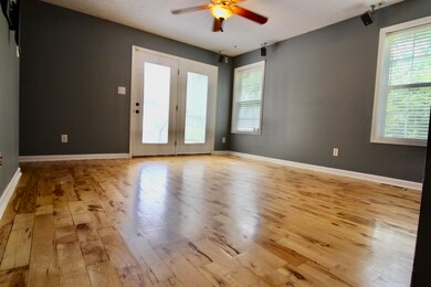 6813 E Manslick Rd, Louisville, KY 40228 - photo 5