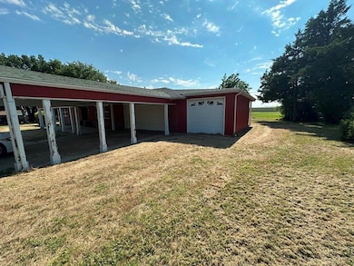 911 N Elm St, Mooreland, OK 73852 - photo 4