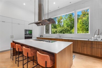 2108 Berkshire Ln, Greensboro, NC 27408 - photo 5