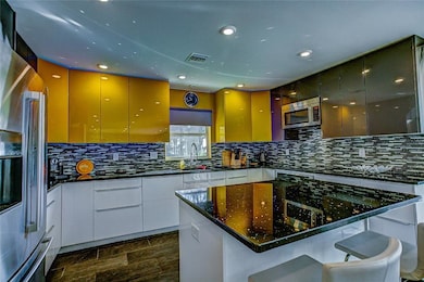 612 Lake Dora Dr, Tavares, FL 32778 - photo 6