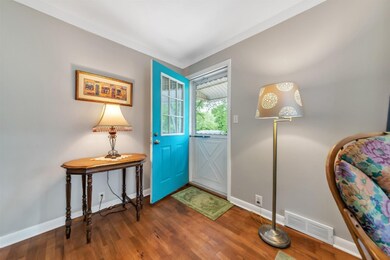 05-576 W 29th st-WindowStill-Real-E