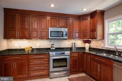 7737 Jewelweed Ct, Springfield, VA 22152 - photo 6