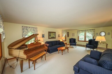 11 Park Ave, Londonderry, NH 03053 - photo 4