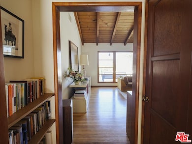 22655 Macfarlane Dr, Woodland Hills, CA 91364 - photo 3