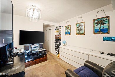 Windsor Park unit 1-L, Oakland Gardens, NY 11364 - photo 4