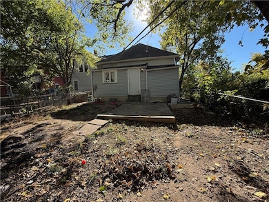 1050 Barnett Ave, Kansas City, KS 66102 - photo 2