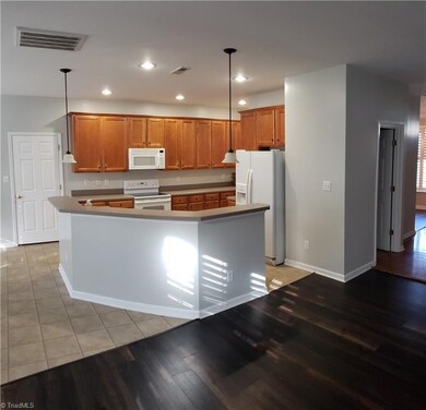 303 Jamestown Oaks Dr, Jamestown, NC 27282 - photo 4