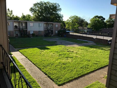 Awesome grounds and courtyard to complex