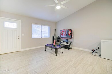 3010 N Arrowhead Dr-12
