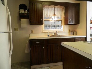 1534 Greenview Dr, Bethlehem, PA 18018 - photo 6