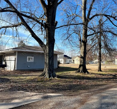 306 N Broadway St, Stigler, OK 74462 - photo 3