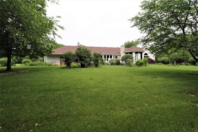 18 Lindenwood Dr, Collinsville, IL 62234 - photo 2