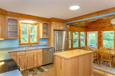 Stainless appliances and lots of...