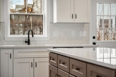 32 Union St unit 32, Lowell, MA 01852 - photo 4