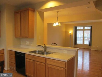 9116 Kelford Ct, Lorton, VA 22079 - photo 4