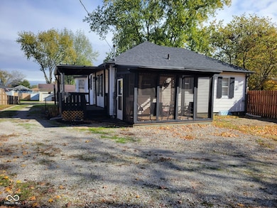 200 N Clay St, Edinburgh, IN 46124 - photo 4