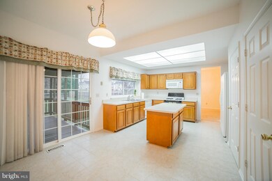 9571 Oakenshaw Dr, Manassas, VA 20110 - photo 7