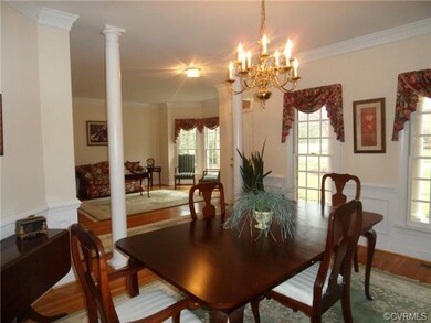 Beautiful entry that enjoys open feeling with 9' c