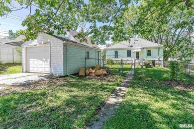 2207 N Howell St, Davenport, IA 52804 - photo 3
