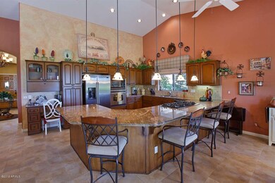 FABULOUS KITCHEN WITH BREAKFAST COUNTER