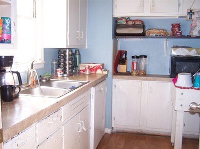 12 x 10, Wood Laminate Flooring, All Appliances, i
