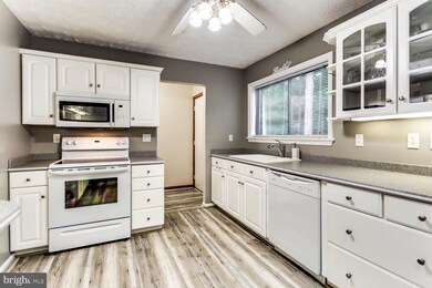 23347 Red Oak Ct, California, MD 20619 - photo 4