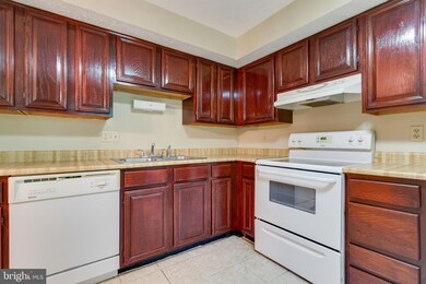 8044 Steeple Chase Ct, Springfield, VA 22153 - photo 7