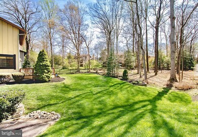 5330 Black Oak Dr, Fairfax, VA 22032 - photo 3