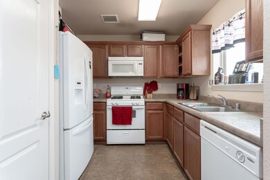 216 Flor Azucena Dr, Socorro, TX 79927 - photo 5