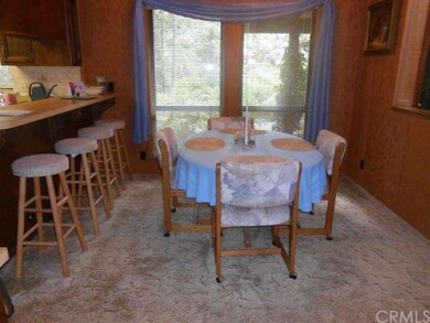 Separate dining room. 