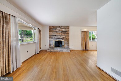 6005 Quintana St, Riverdale, MD 20737 - photo 5