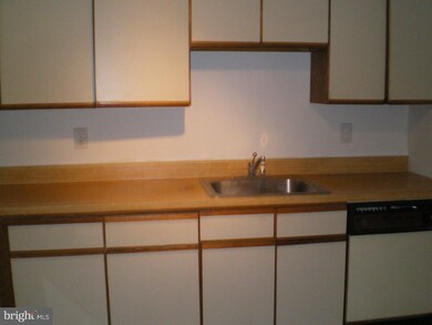 204 Wyndham Place, Trenton, NJ 08691 - photo 4