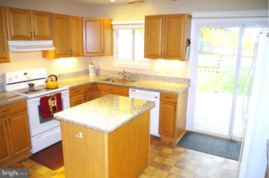 1070 Berkley Dr, Sykesville, MD 21784 - photo 5