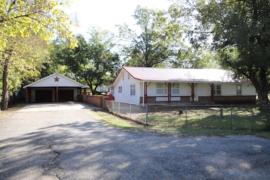 17 S Elm St, Miami, OK 74354 - photo 2