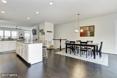 942 Magnolia Blossom Ct, Sykesville, MD 21784 - photo 5