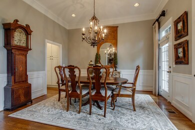 Spacious dining room 