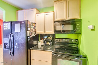 06 905 E Amelia Kitchen 3
