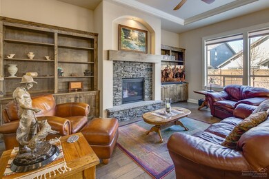 61121 Manhae Loop, Bend, OR 97702 - photo 3