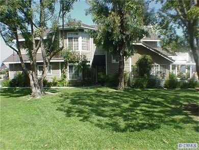 End unit with awesome views-total privacy-small cu