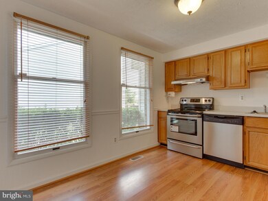 12512 Willow Spring Cir, Germantown, MD 20874 - photo 7