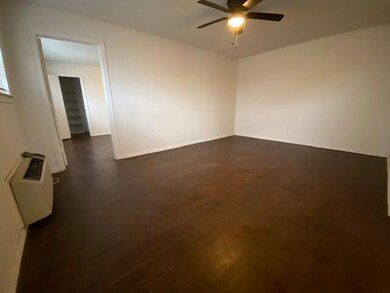 1310 54th St unit 5, Lubbock, TX 79412 - photo 5