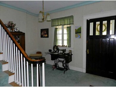 Entry/Foyer.