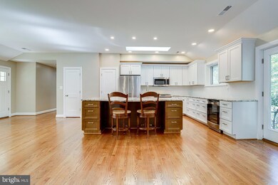 6410 Crosswoods Dr, Falls Church, VA 22044 - photo 7