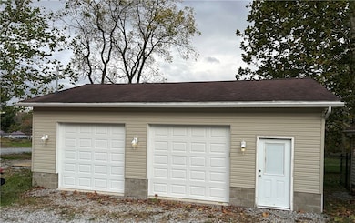 332 Johnson Ln, Connellsville, PA 15425 - photo 3