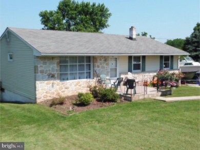 1105 W Bridge St, Spring City, PA 19475 - photo 2