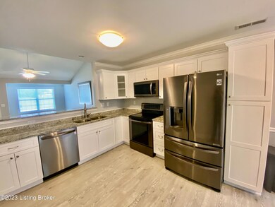 439 Woodlake Dr, Mount Washington, KY 40047 - photo 5