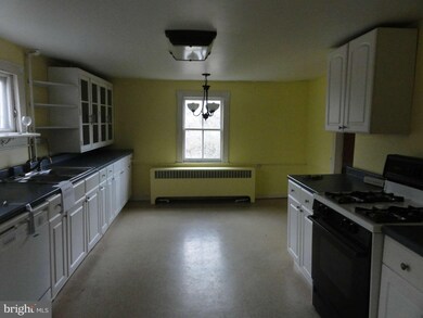 207 S Main St, Edinburg, VA 22824 - photo 7